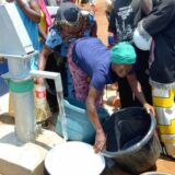Forage manuel construit par COTCO à Biboko
